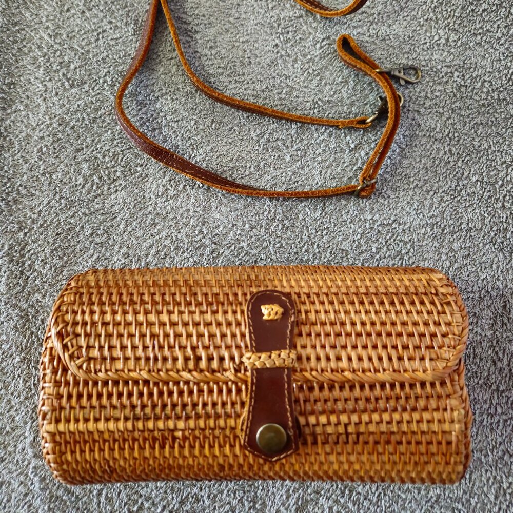 Hand crafted material lined rattan straw wicker crossbody 9 inch purse